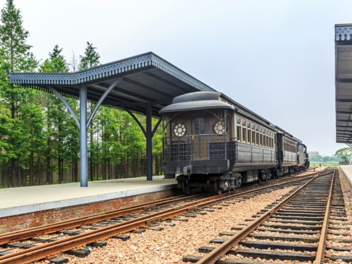 Renowacja dworca kolejowego w Końskich – niejasności co do przyszłości lokalnego parkingu